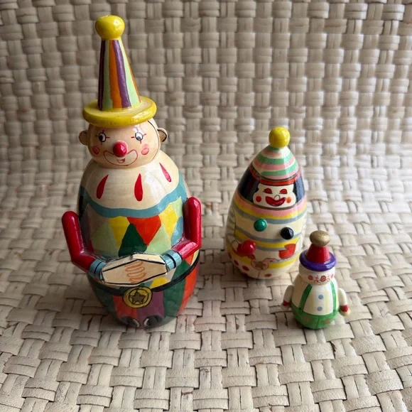 Colorful Clown Nesting Set father mother, and child Italy - Picture 7 of 12